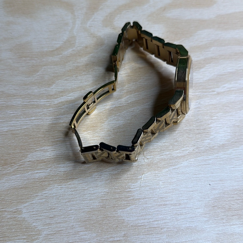 Burberry Gold and Silver Watch| Used - Picture 6 of 13